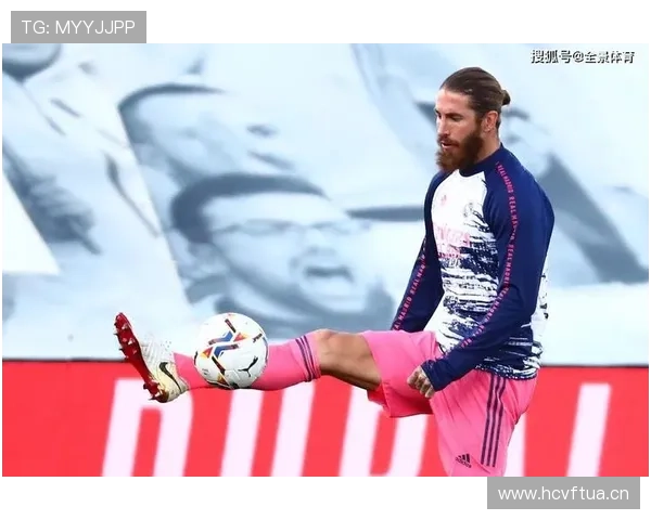 拉莫斯穿球鞋逛街像个亿万富翁，买水都跟抢着付账似的！