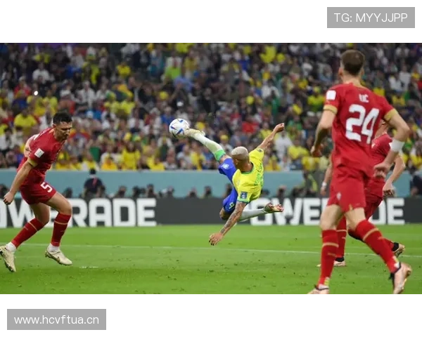 拉菲尼亚随手一件外套比我半个月房租还贵，瞬间被现实碾压