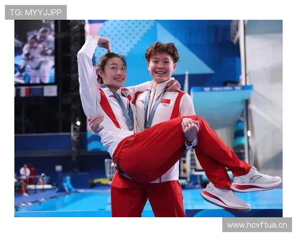 陈艺文刚下车那一刻像走红毯，手里拎着外卖袋——这反差也太好笑了