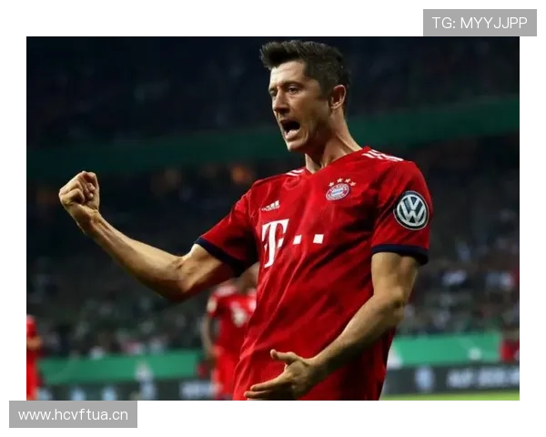 莱万每天凌晨四点起床练射门，家里冰箱贴满训练计划